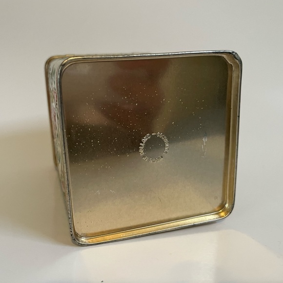 •Vintage Repousse Hinged Tea Tin Made In Holland• - Picture 7 of 7